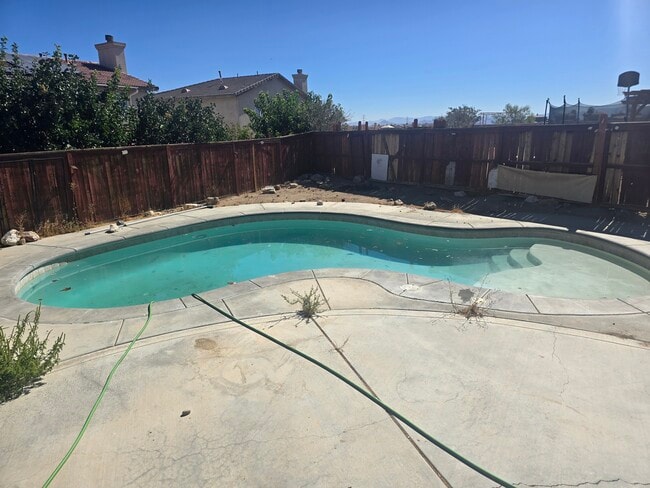 Building Photo - 11676 Azalia Dr