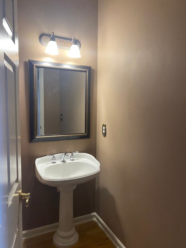 Foto del edificio - 104 Alexandria Blvd