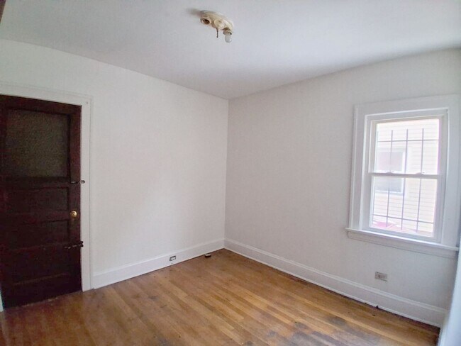 Foto del edificio - 4 BED 1 BATH BEAUTIFUL SINGLE FAMILY HOME