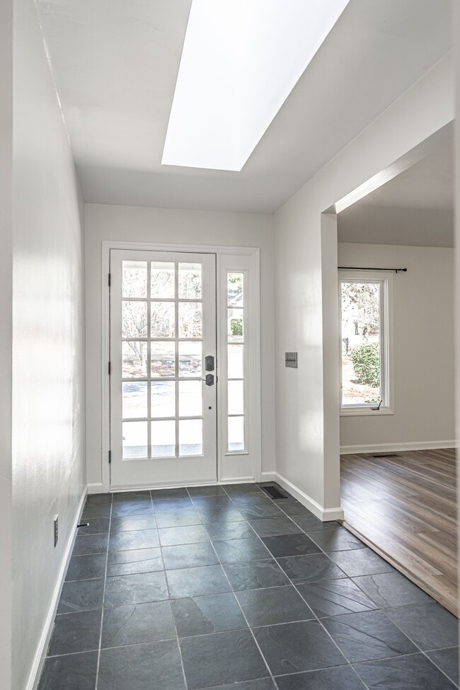 Building Photo - 980 Monticello Dr