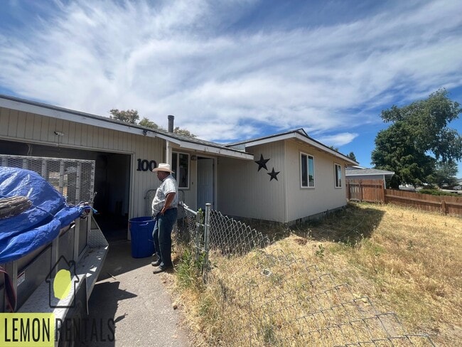 Building Photo - Newly remodeled house in Umatilla, Oregon