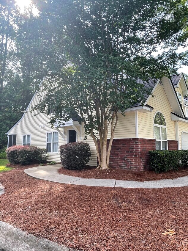 327 Cross Rd, Bluffton, SC 29910 Townhome Rentals in Bluffton SC