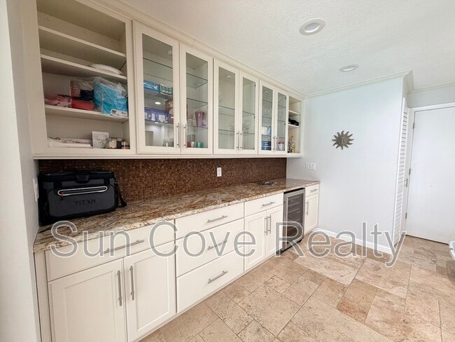 Building Photo - 13550 Avista Dr