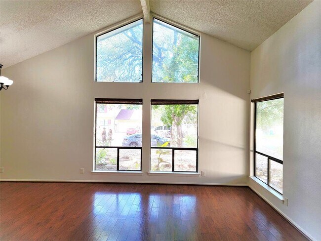 Building Photo - 10500 Mourning Dove Dr