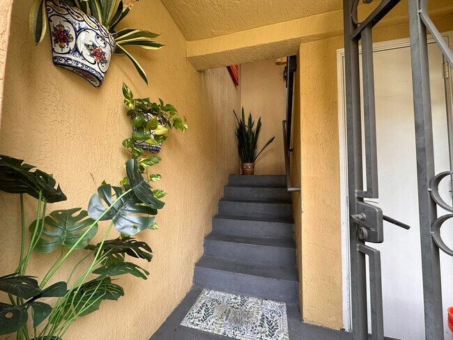 Foto del edificio - 3545 Forest Hill Blvd