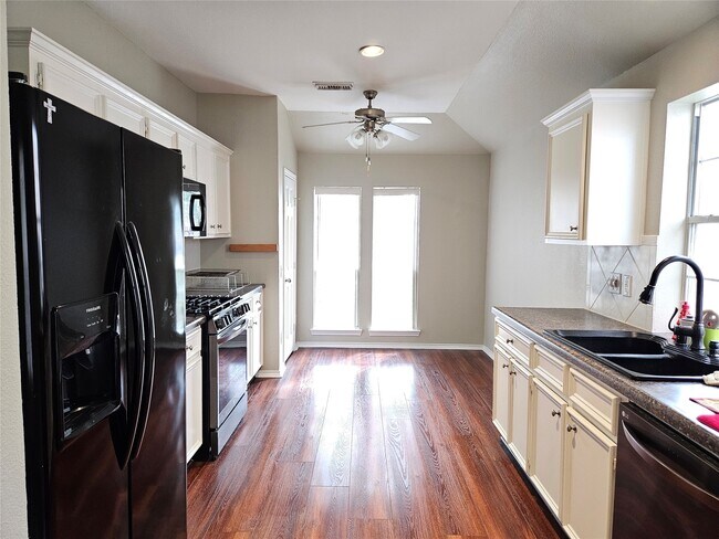 Foto del edificio - 2427 Colonial Springs Ln