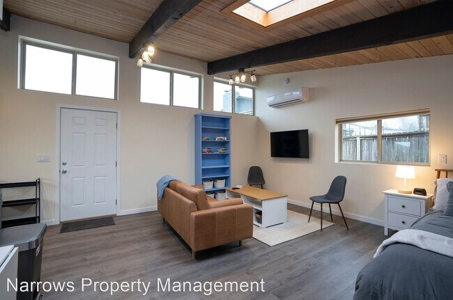 Building Photo - 1 br, 1 bath House - 8432 #B S 18th street