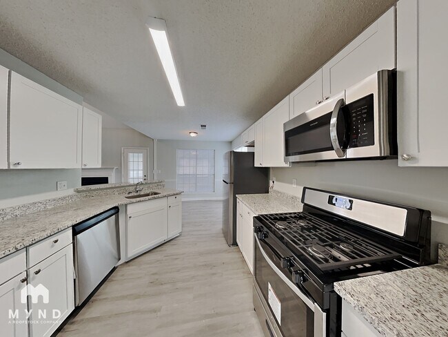 Foto del edificio - 6252 Phillips Lake Cove