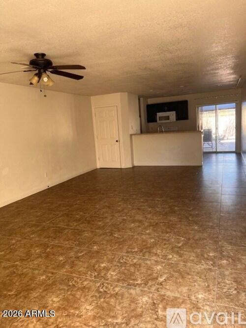 Building Photo - 14034 N Kendall Dr