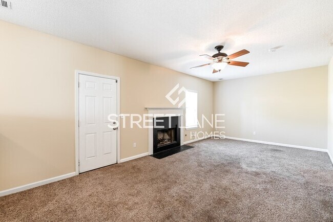 Building Photo - Charming 3 Bedroom in Lithonia!