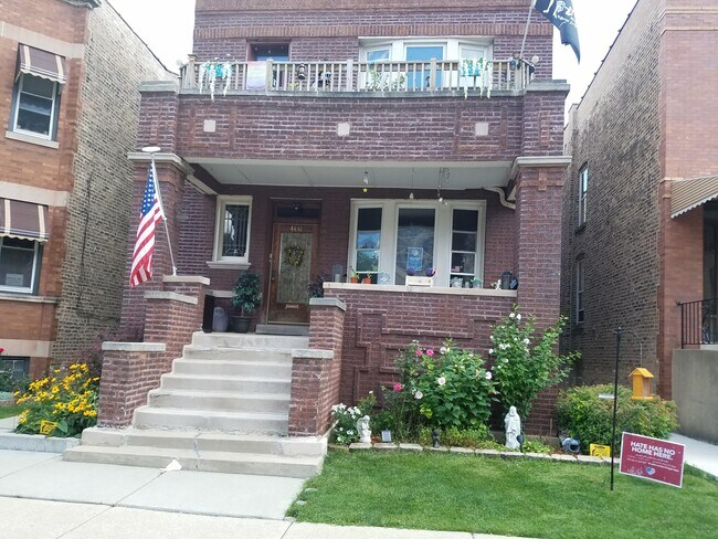 Front - 4431 N Troy St