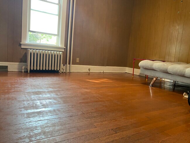 Bad room 20/16 - 1061 Washington Ave