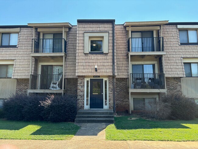 Building - 912 Old Manor Rd