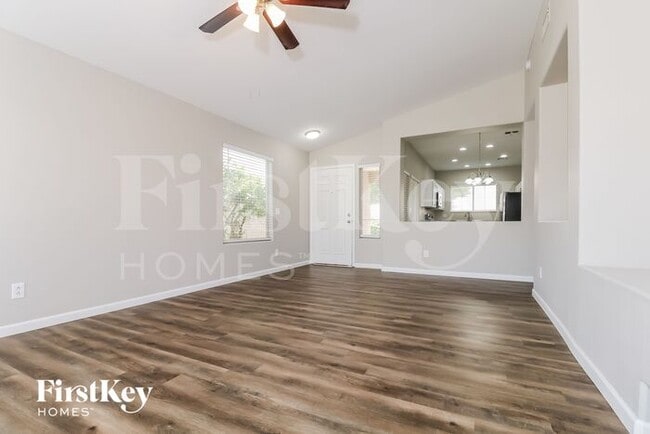Foto del edificio - 13576 W Desert Ln