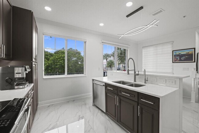 Foto del edificio - 616 NW 38th Cir