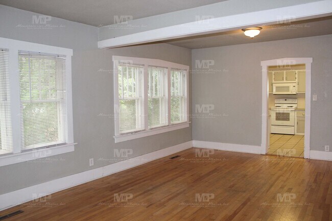 Foto del edificio - 639 S Whitcomb St