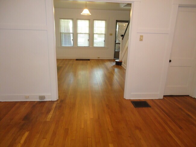 Foto del edificio - Great 3 bedroom, 2 story Duplex in Squirrel Hill