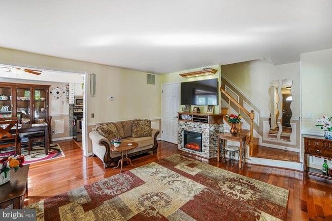 Building Photo - 27 Triple Crown Ct