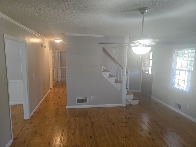Foto del edificio - 3 bedroom 2 bath house Oak Grove Area