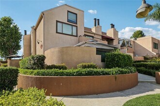 Building Photo - 25761 Le Parc