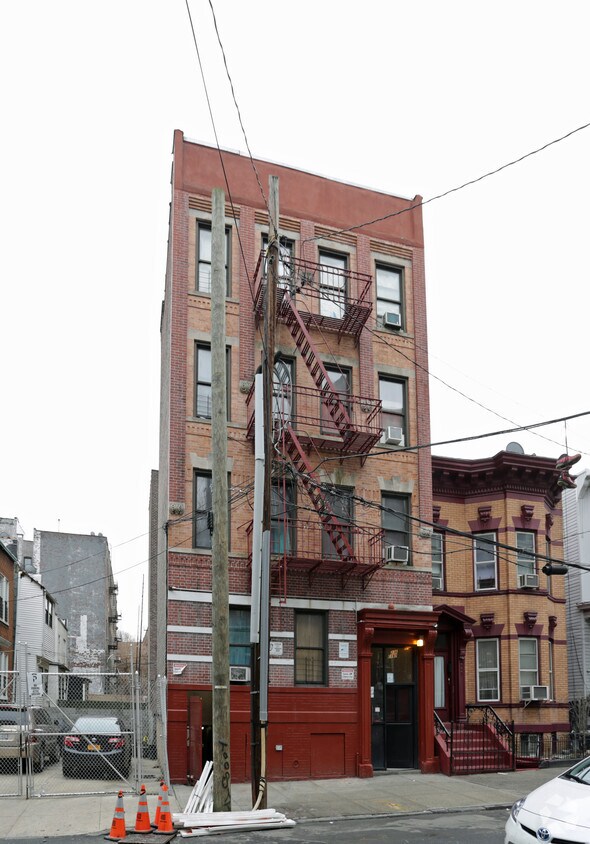 Building Photo - 236 E 197th St