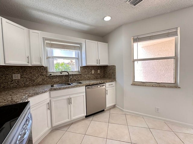 Foto del edificio - 703 Crosswinds Dr