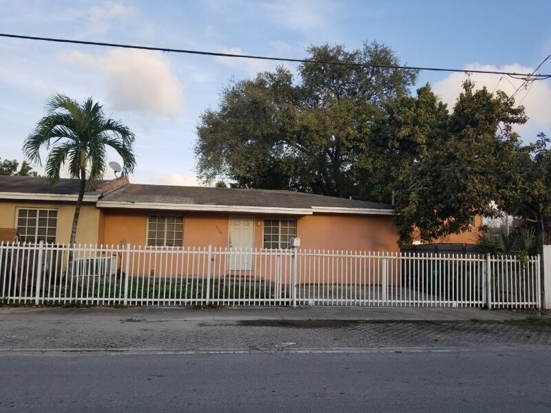 Primary Photo - 3725 NW 13th Ave