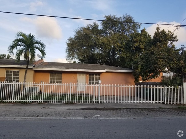 Building Photo - 3725 NW 13th Ave