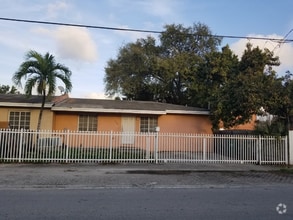 Building Photo - 3725 NW 13th Ave