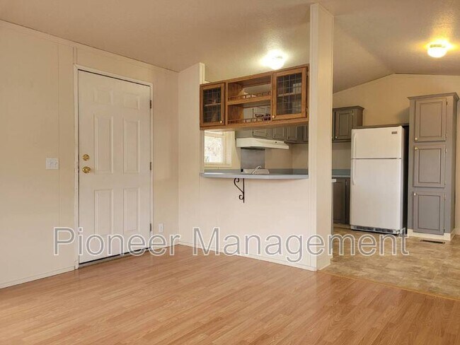 Building Photo - 138 Club Ave