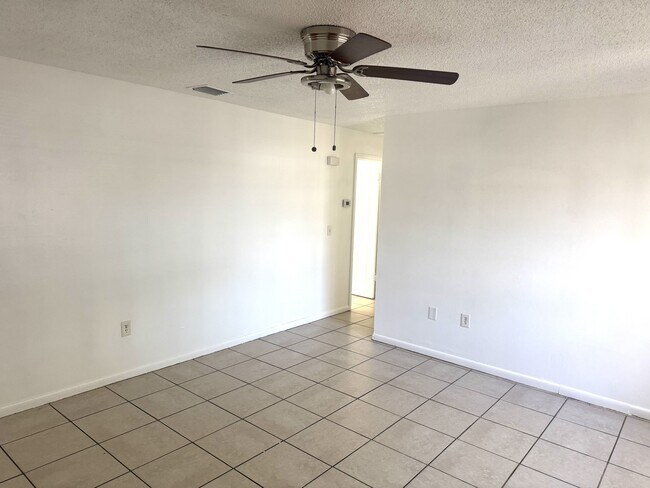 Photo - 8521 Chinaberry Dr House