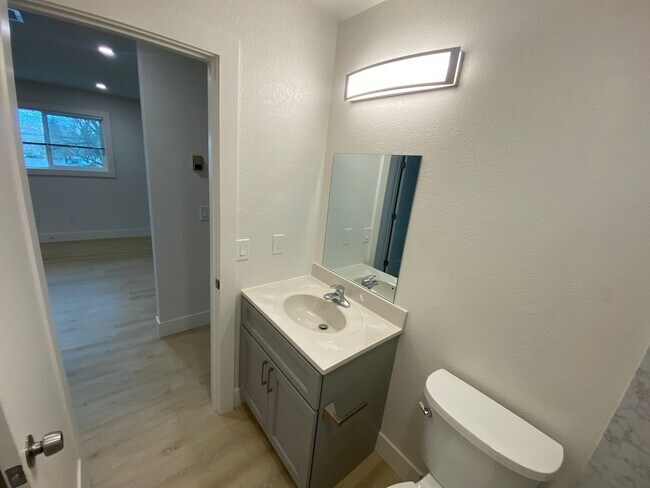 Building Photo - 2585 Kenton Ct.