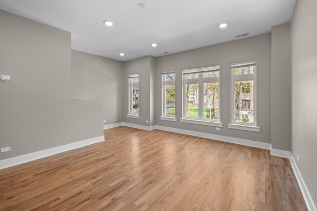 Foto del edificio - 643 E 50th St