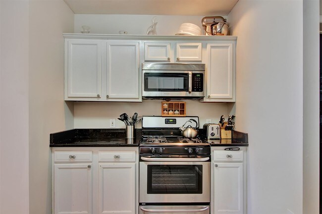 Building Photo - 234 The Promenade