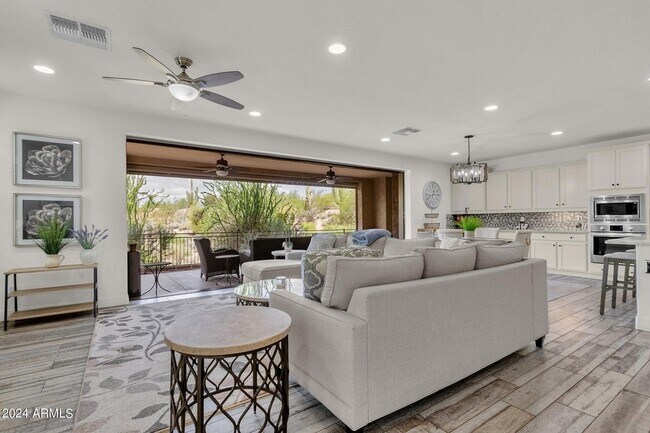Foto del edificio - 10260 E White Feather Ln