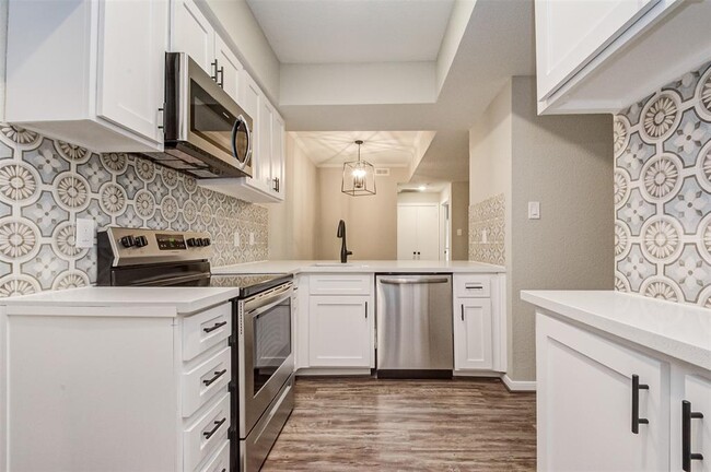 Building Photo - 724 Bering Dr