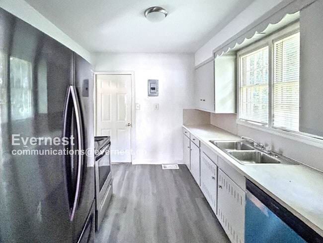 Building Photo - 7704 8th Ct S