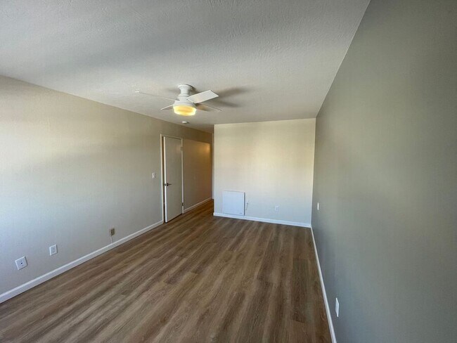 Foto del edificio - 410 Evelyn Ave