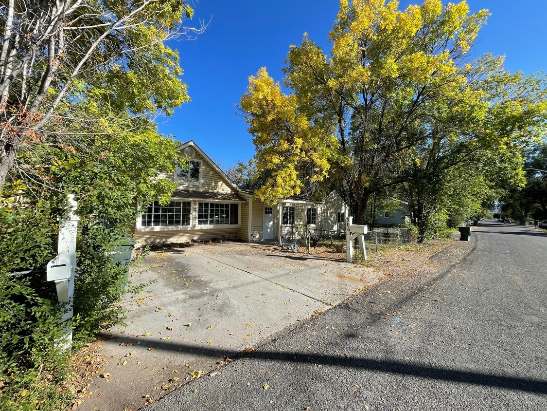 Primary Photo - 306 Pine St