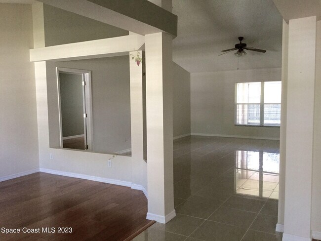 Foto del edificio - 6130 Meghan Dr