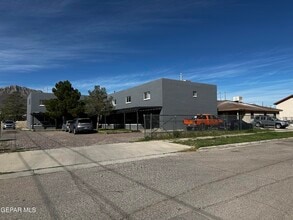 Building Photo - 4703 Moonlight Ave