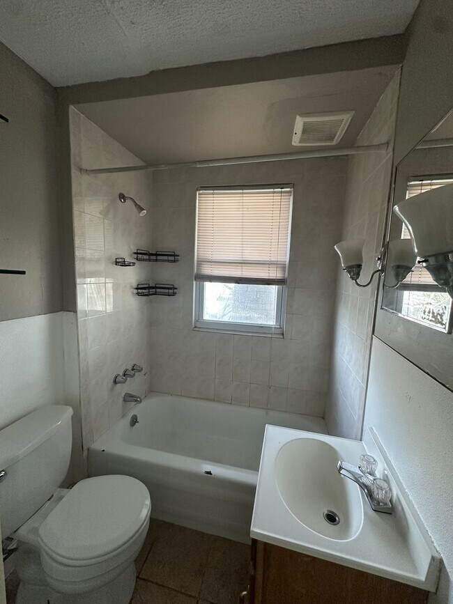Foto del edificio - 98 Inwood Pl