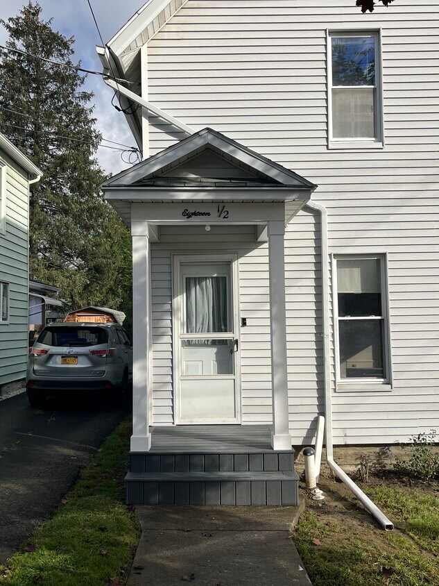 Primary Photo - 18 E Vanscoter St