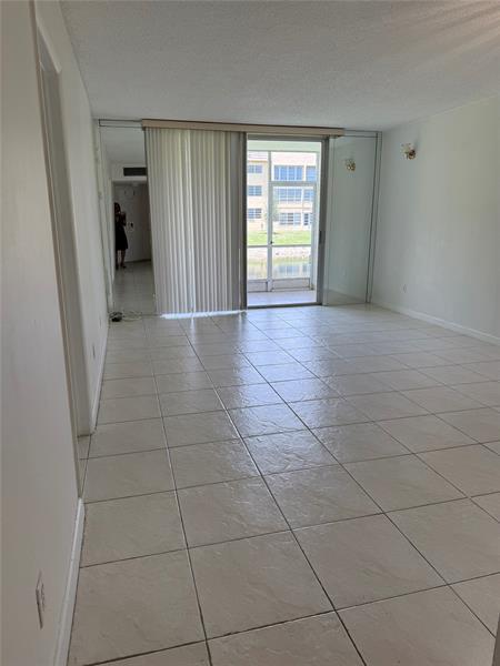 Foto del edificio - 5961 NW 61st Ave