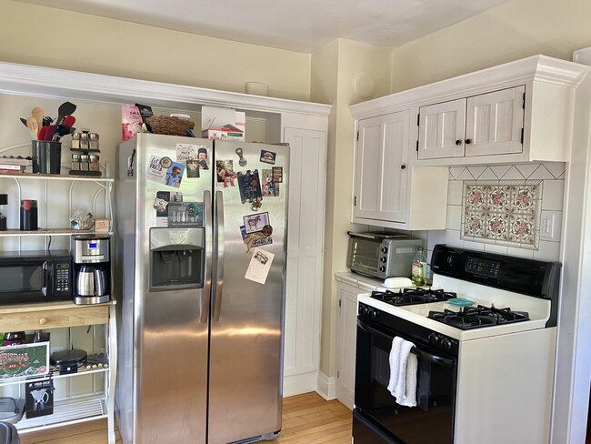 Building Photo - 141 Highwood Ave