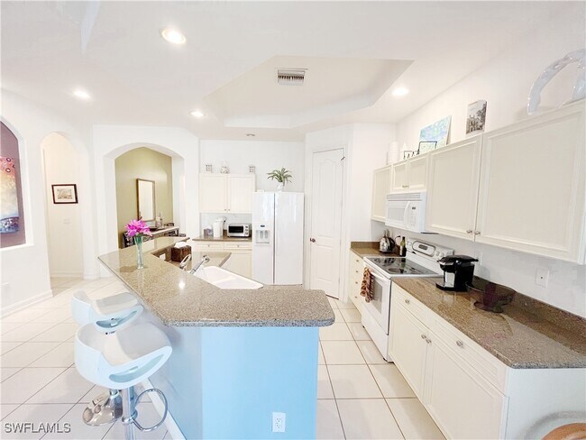 Foto del edificio - 1366 Serrano Cir