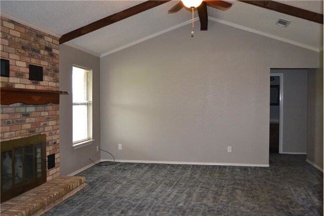 Building Photo - 102 Thompson Cir
