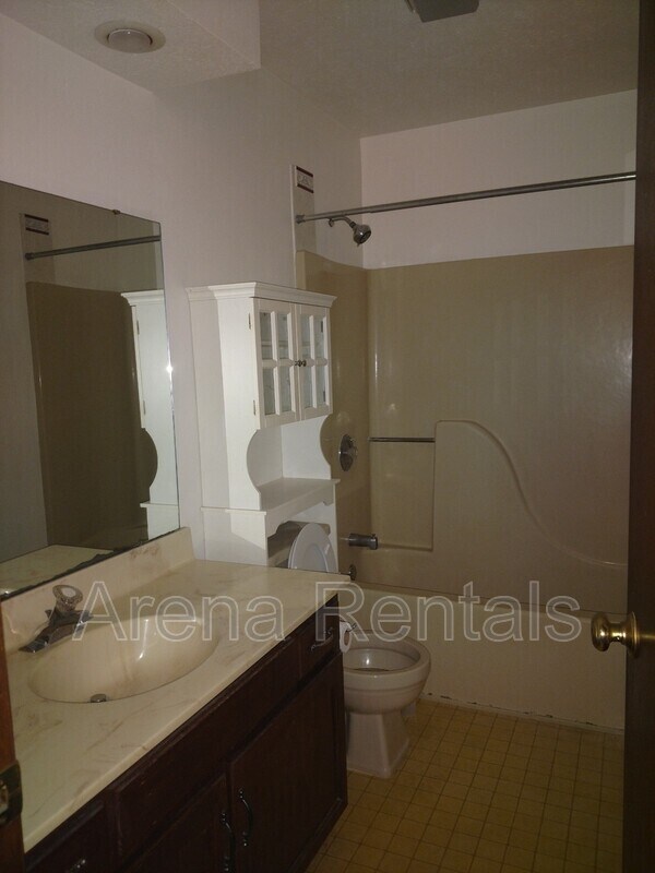 Building Photo - 4770 Charing Dr