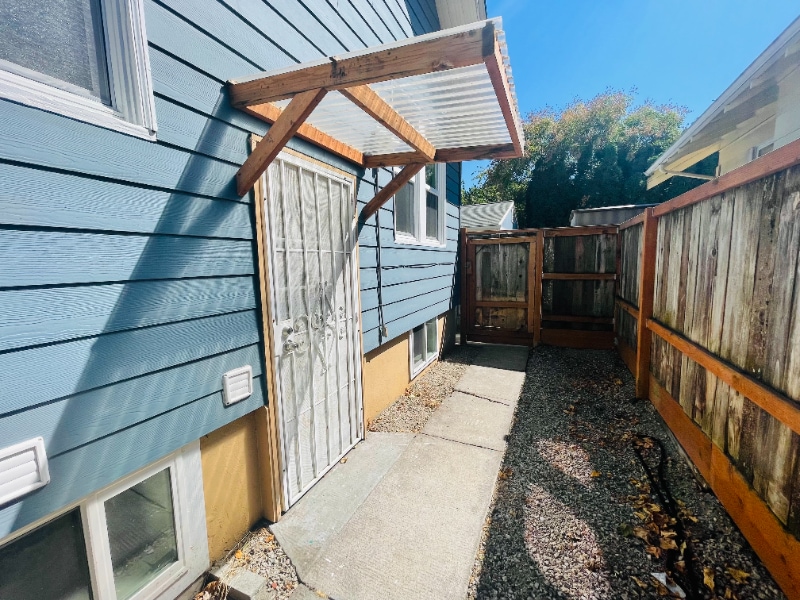 Photo - 7434 SE Duke St (Portland, OR)