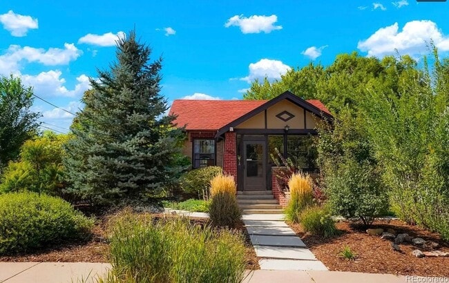 Charming 1BR Renovated Carriage House in D... - Charming 1BR Renovated Carriage House in D...